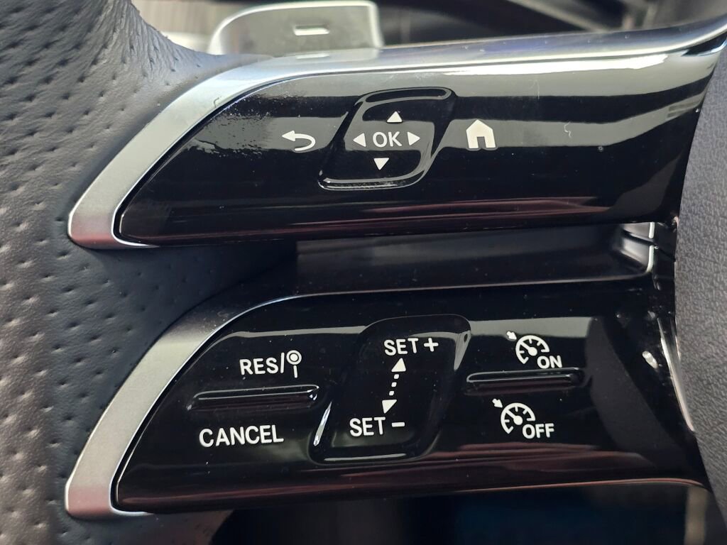 Used 2024 Mercedes-Benz GLC 300 4MATIC image 44