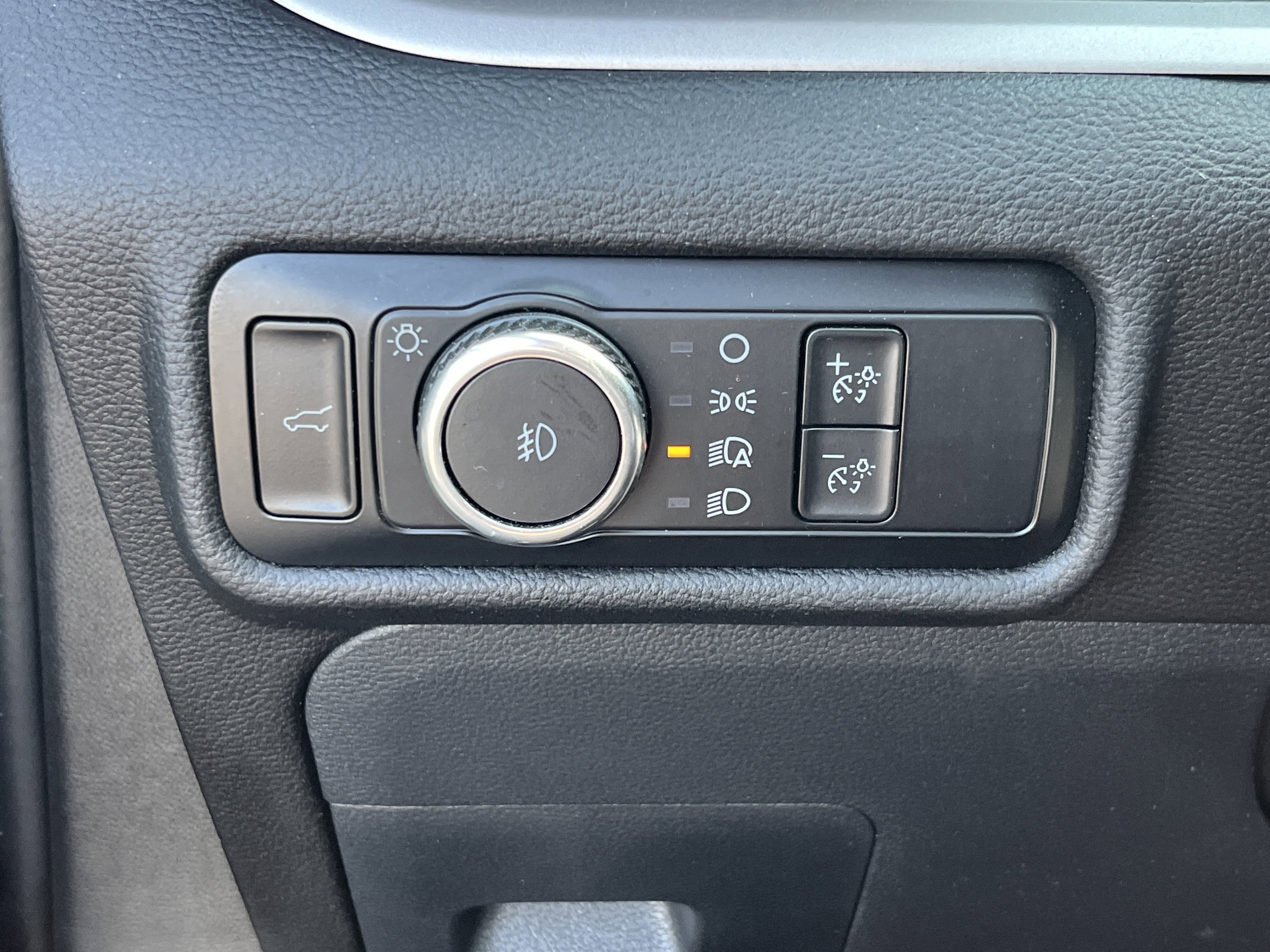 Used 2023 Ford Explorer XLT AWD/4WD image 21