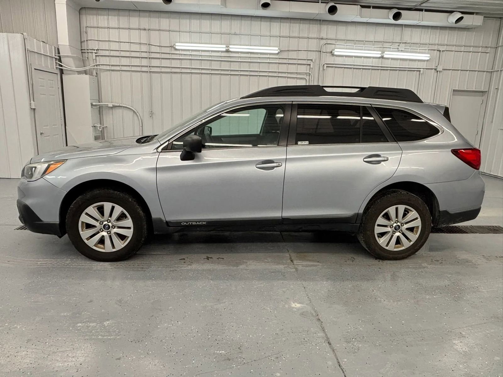 Used 2017 Subaru Outback 2.5i AWD/4WD image 8