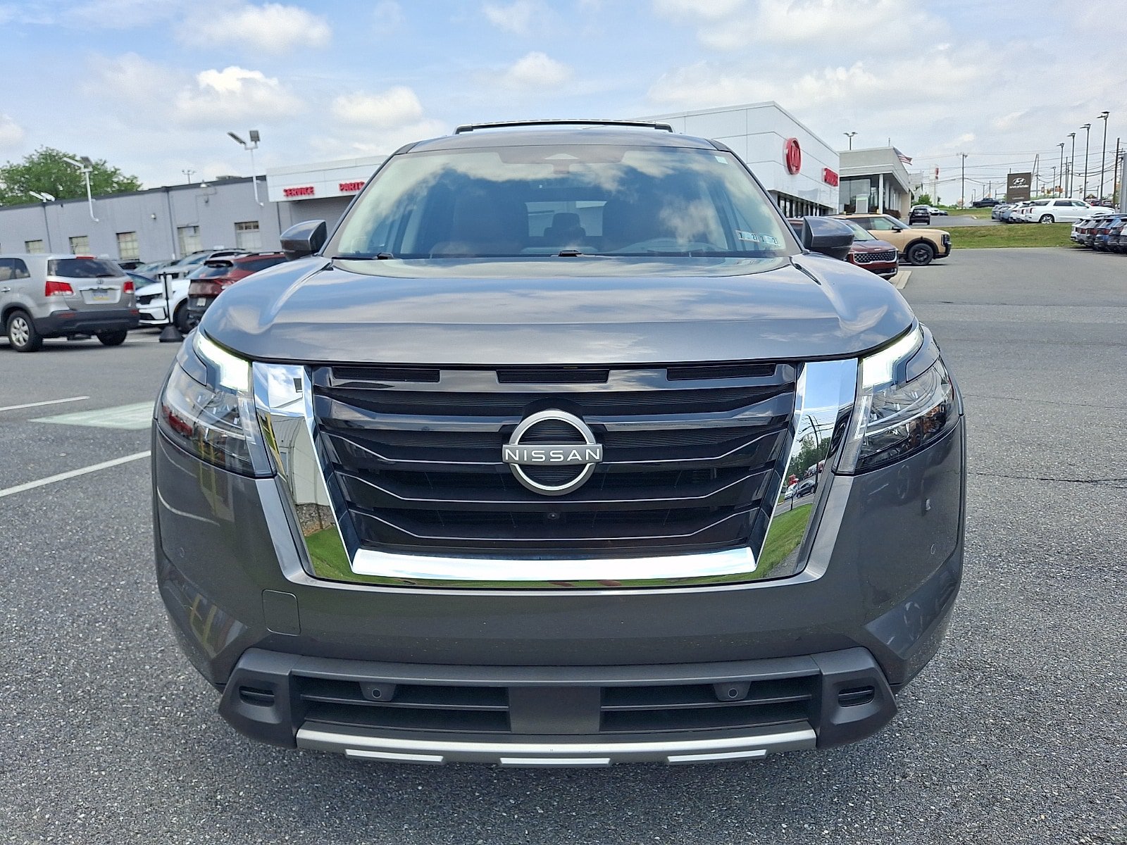 Used 2024 Nissan Pathfinder Platinum w/ Cargo Package AWD/4WD video 2