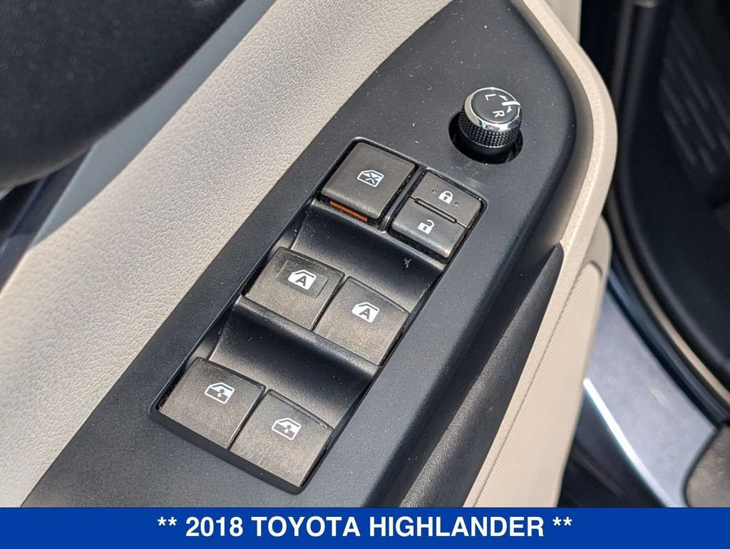 Used 2018 Toyota Highlander XLE w/ Carpet Mat Package (TMS) AWD/4WD image 12