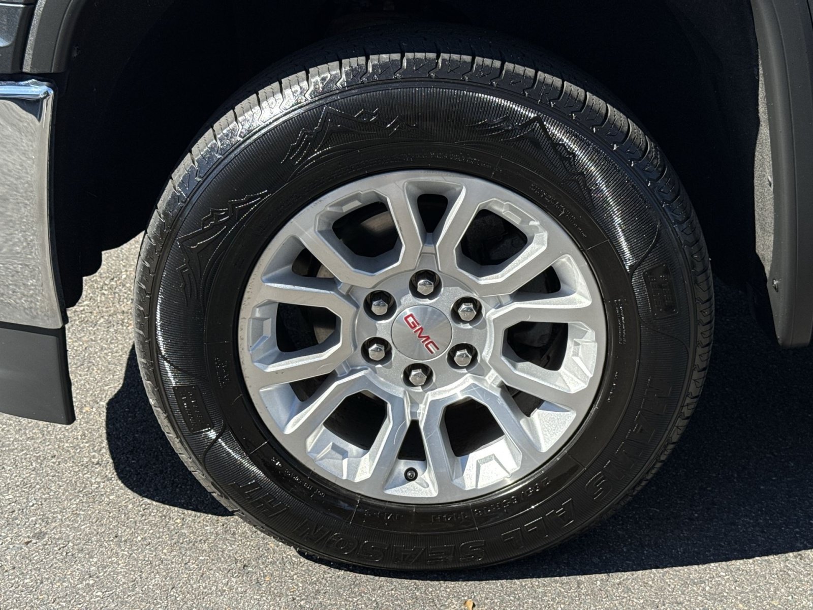 Used 2018 GMC Sierra 1500 SLE w/ SLE Value Package AWD/4WD image 12