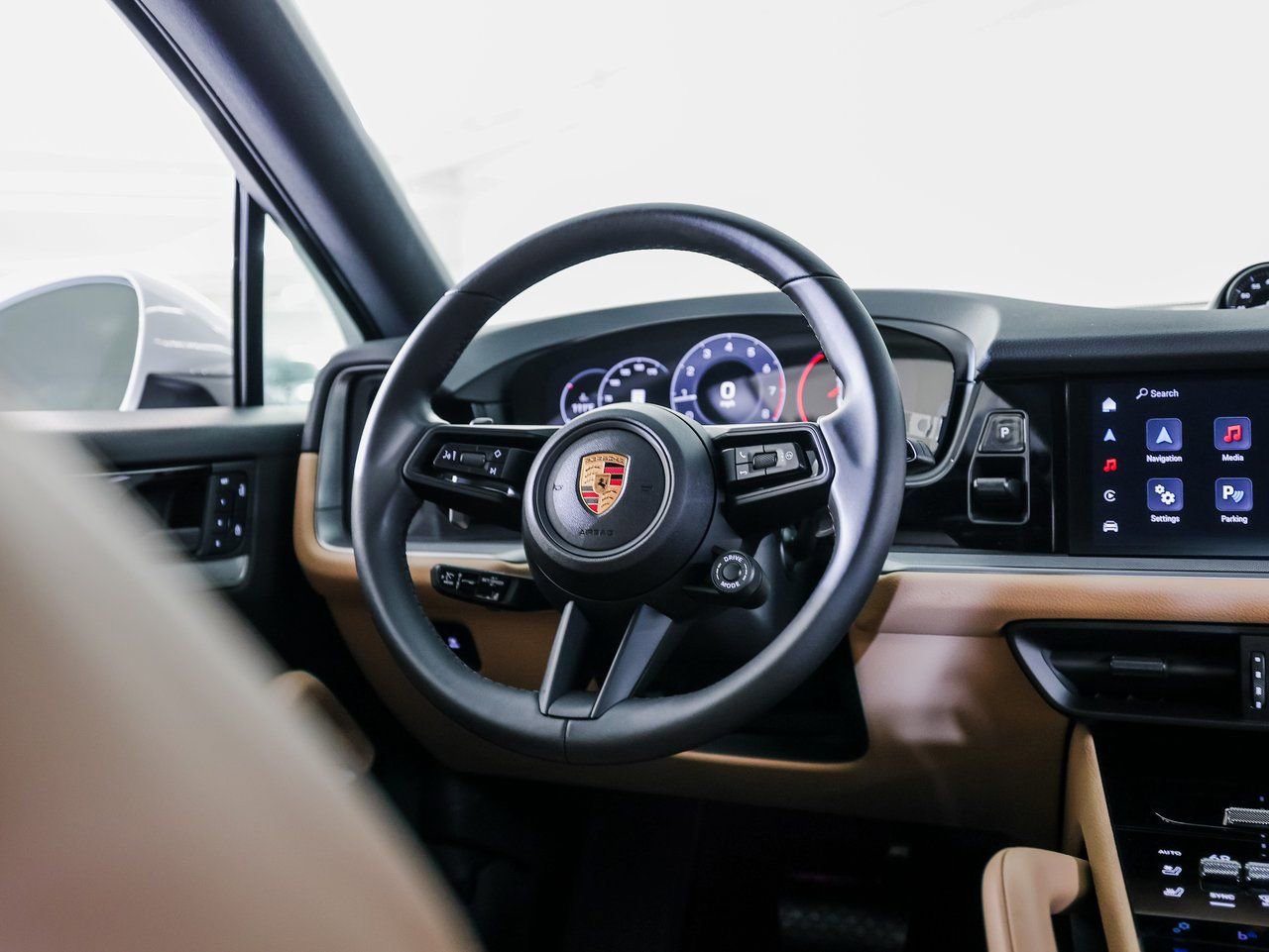 Certified 2025 Porsche Cayenne Coupe image 27