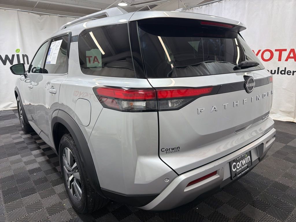 Used 2025 Nissan Pathfinder SL AWD/4WD image 4