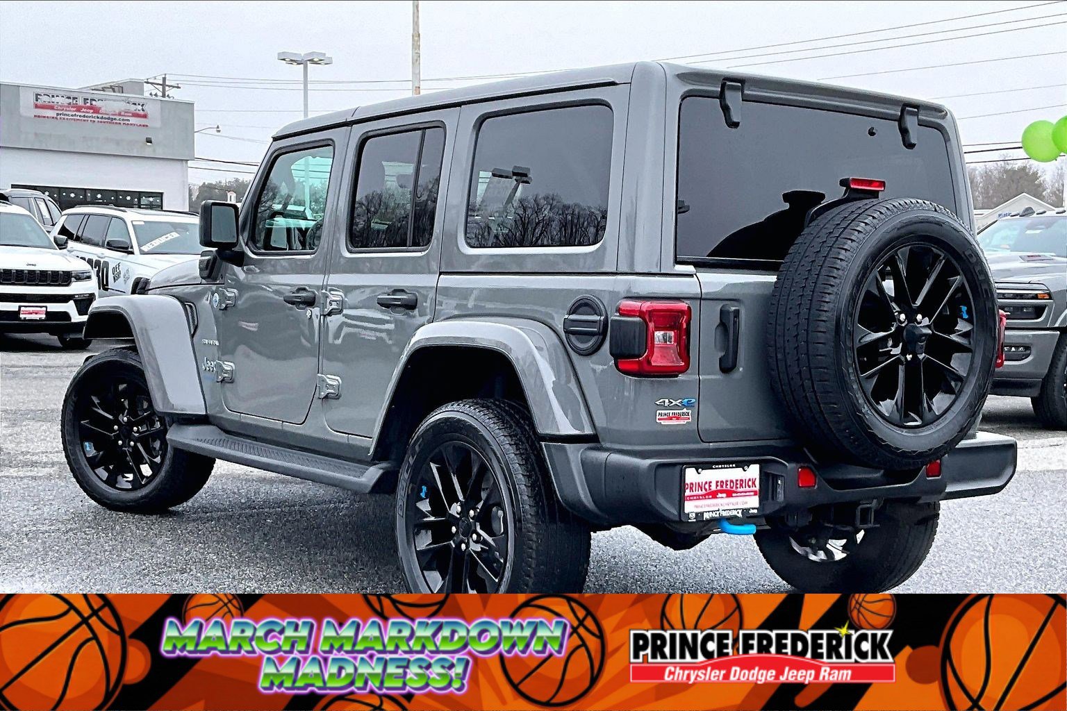 Used 2023 Jeep Wrangler Sahara w/ Cold Weather Group image 8