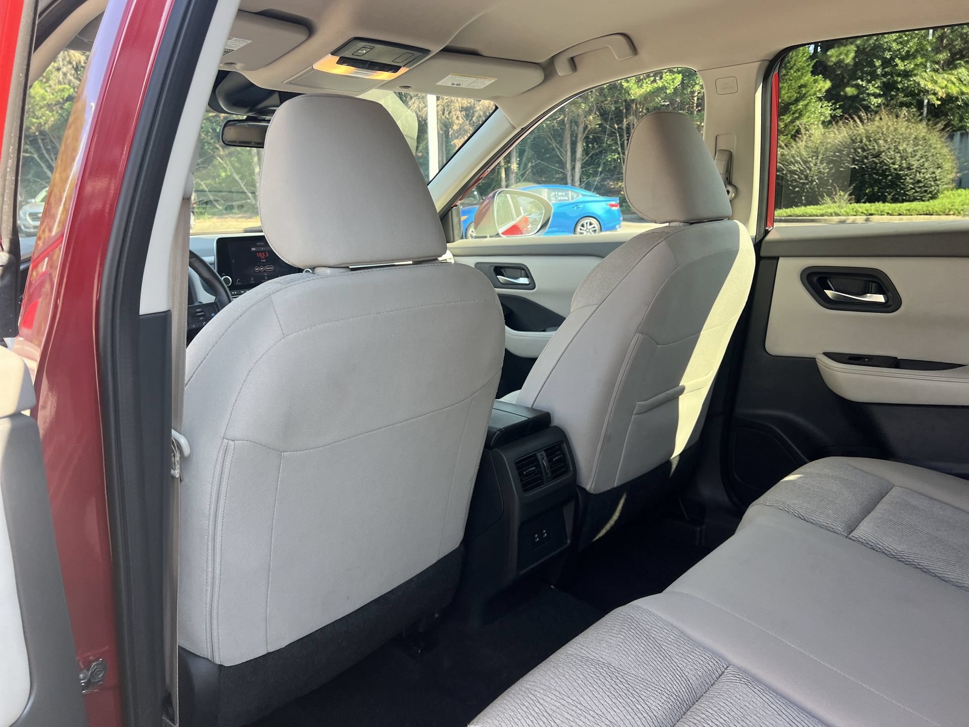 Used 2025 Nissan Rogue SV AWD/4WD image 17