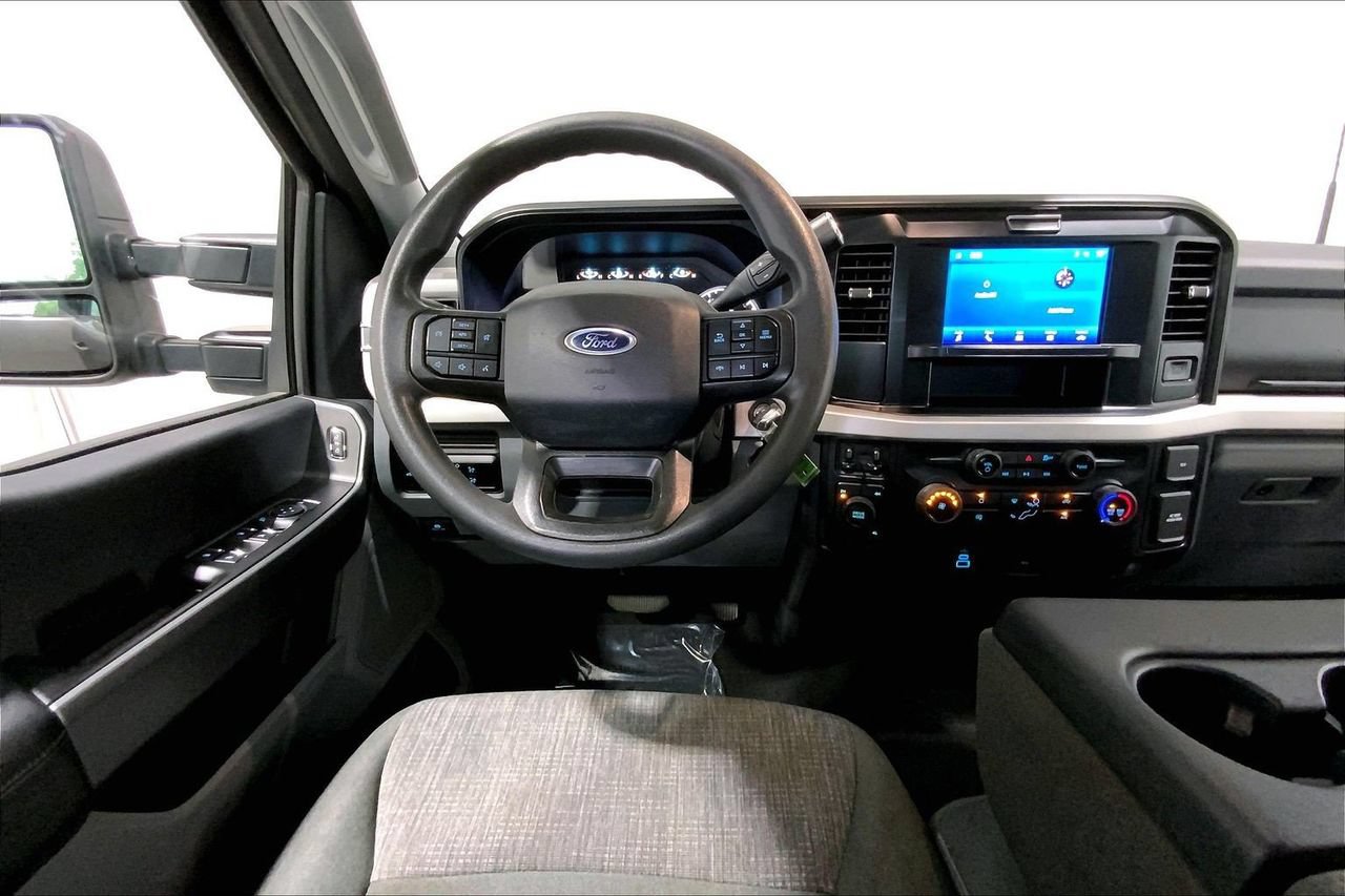 Used 2025 Ford F250 XLT AWD/4WD image 4
