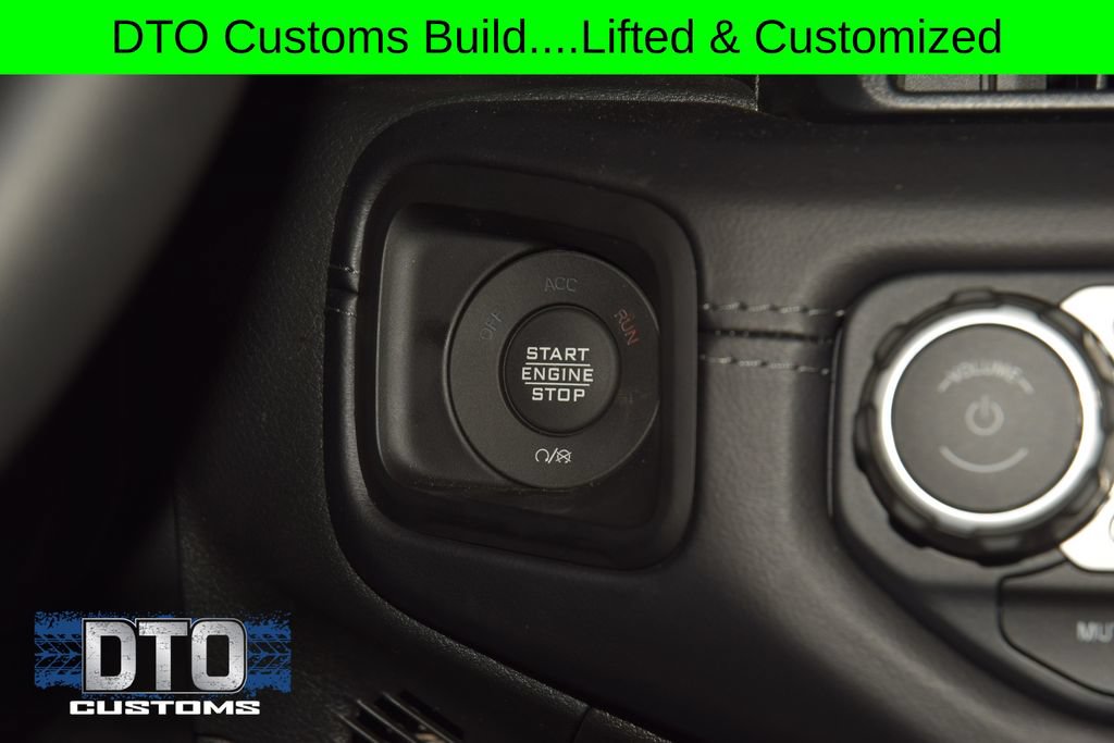 Used 2025 Jeep Gladiator Rubicon w/ Safety Group AWD/4WD image 39