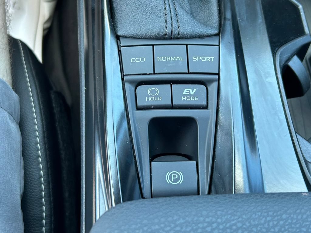 Used 2025 Toyota Camry SE w/ Convenience Package FWD image 27