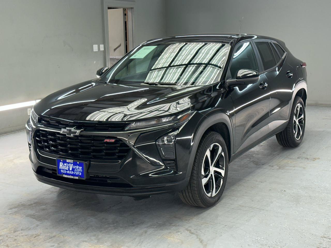 Used 2024 Chevrolet Trax RS FWD image 3