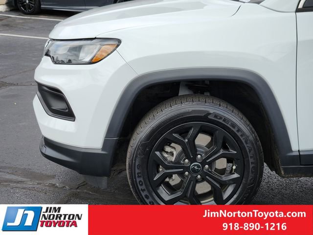 Used 2025 Jeep Compass Latitude AWD/4WD image 8