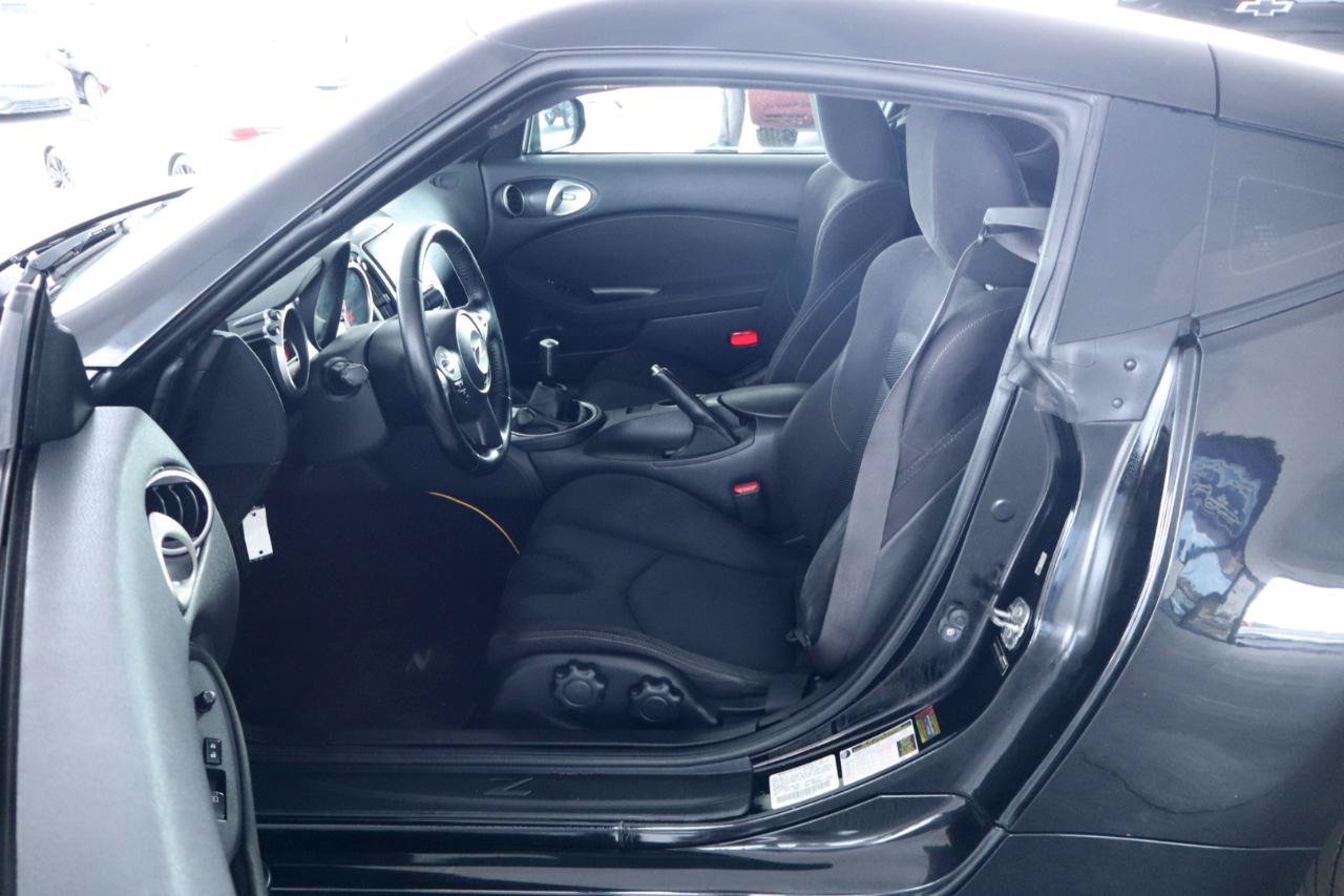 Used 2017 Nissan 370Z Coupe RWD image 15
