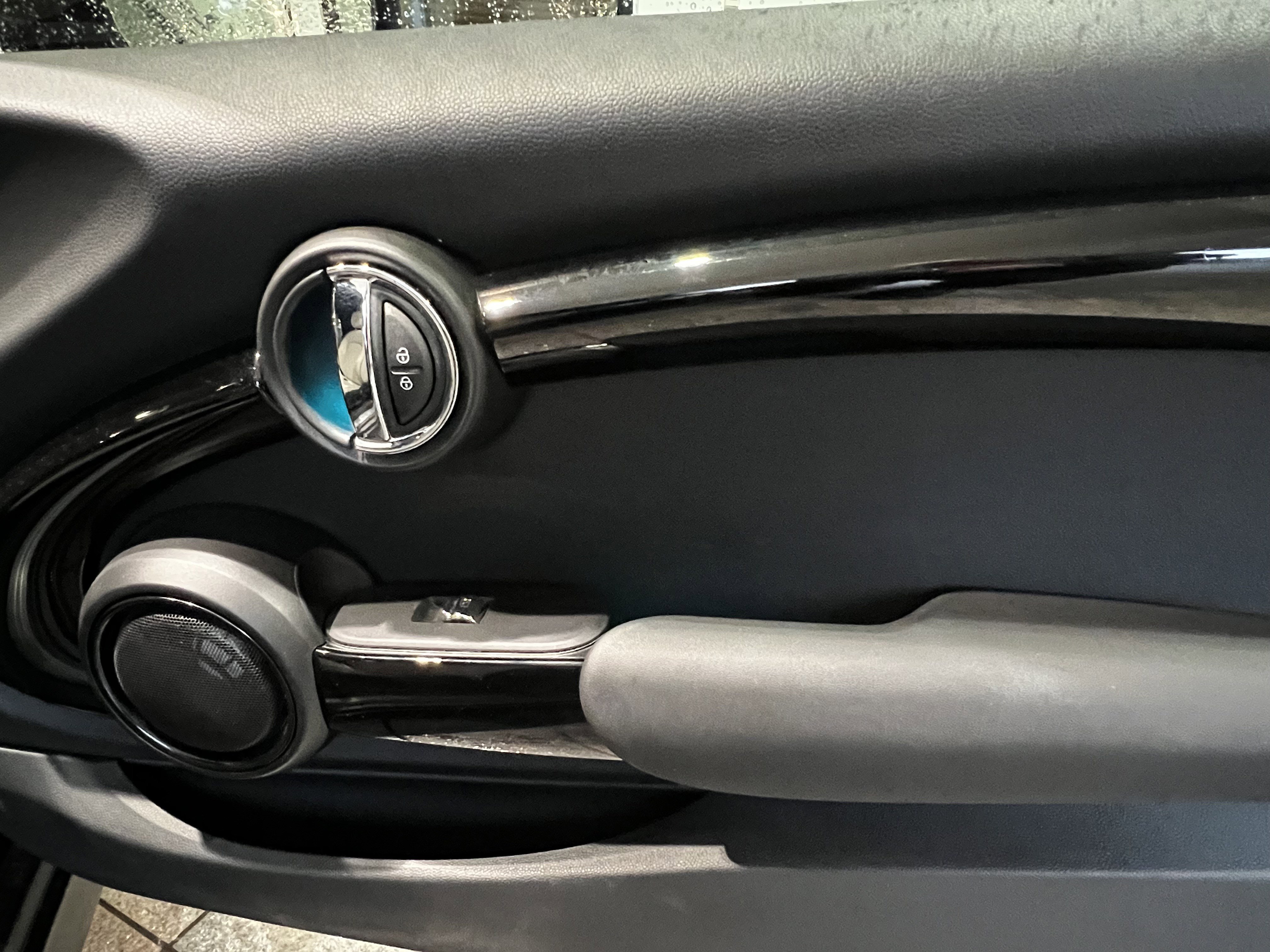 Used 2020 MINI Cooper Convertible image 34