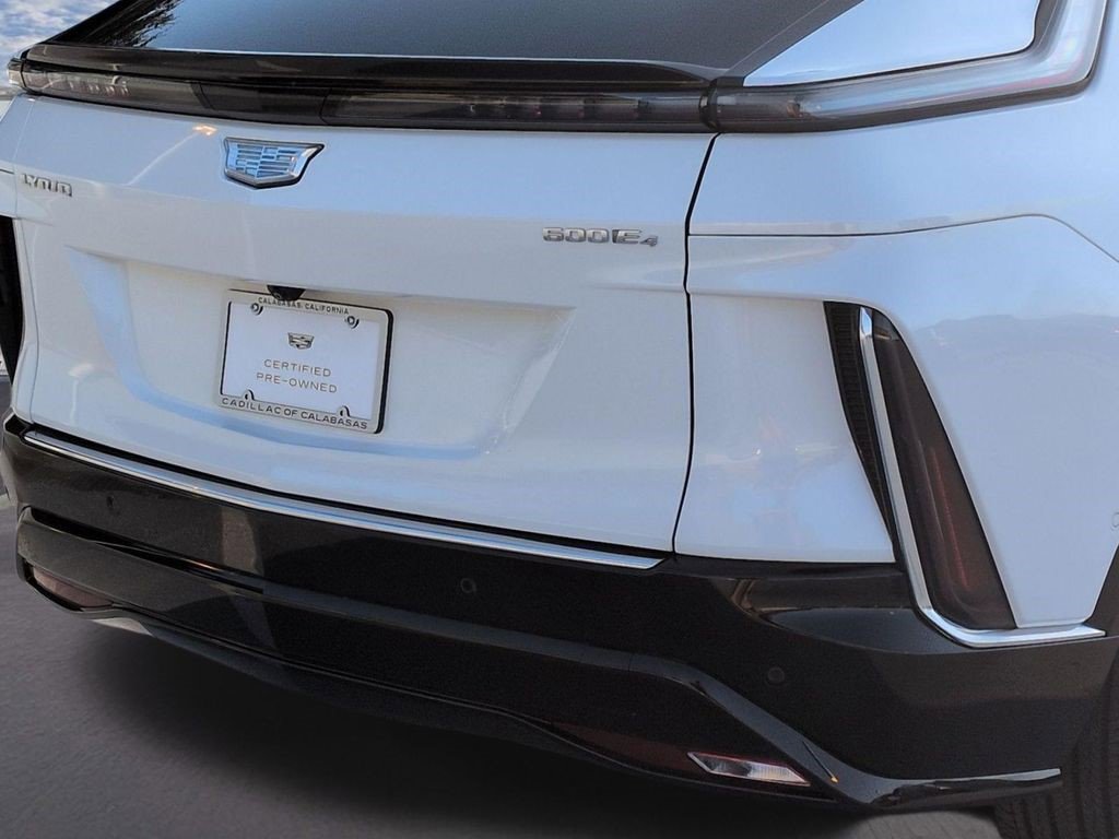 Certified 2024 Cadillac Lyriq Luxury AWD/4WD image 25