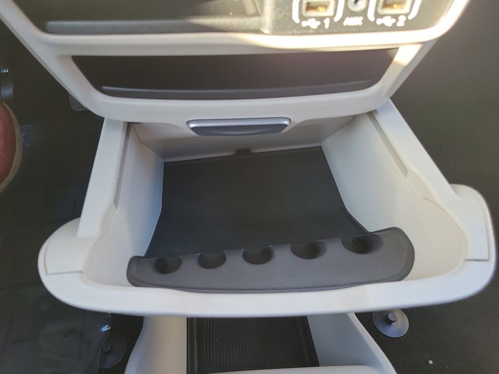Used 2023 Chrysler Voyager LX image 31