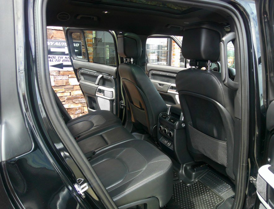 Used 2023 Land Rover Defender 130 X-Dynamic SE AWD/4WD image 47