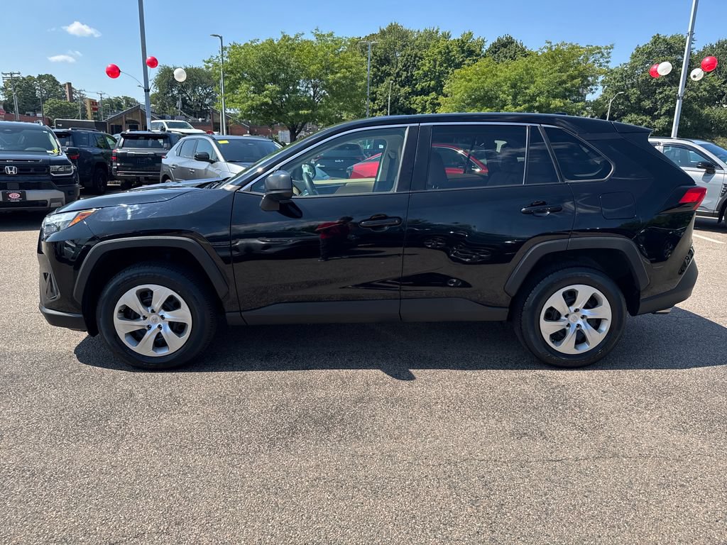 Used 2023 Toyota RAV4 LE AWD/4WD image 4