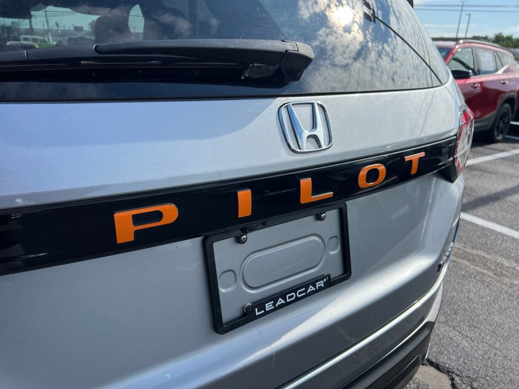 Used 2024 Honda Pilot Sport image 29