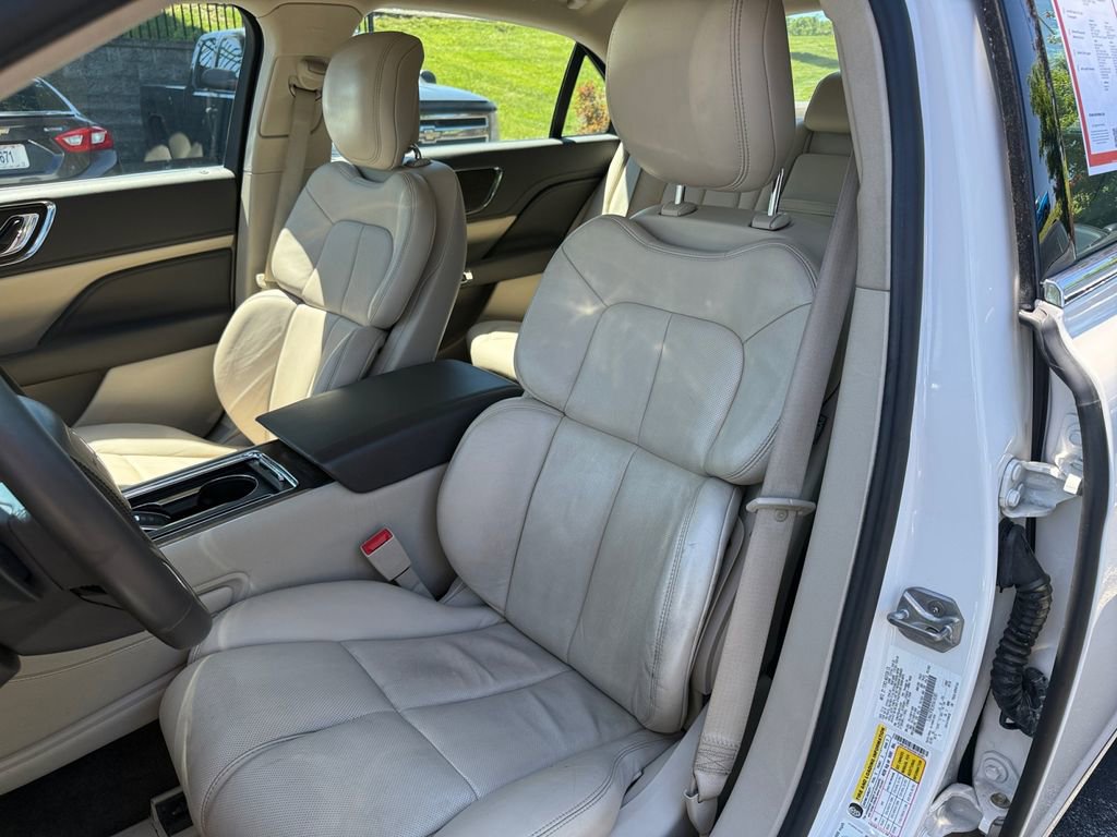 Used 2017 Lincoln Continental Select w/ Climate Package AWD/4WD image 17