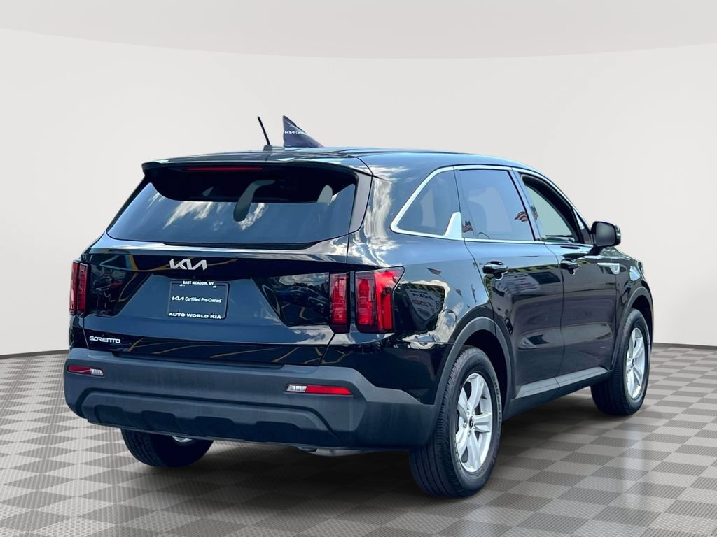 Certified 2023 Kia Sorento LX FWD image 5