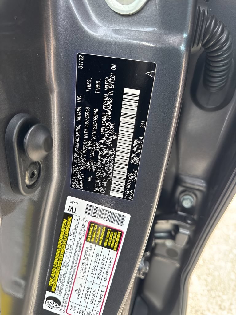 Used 2022 Toyota Highlander XLE FWD image 34