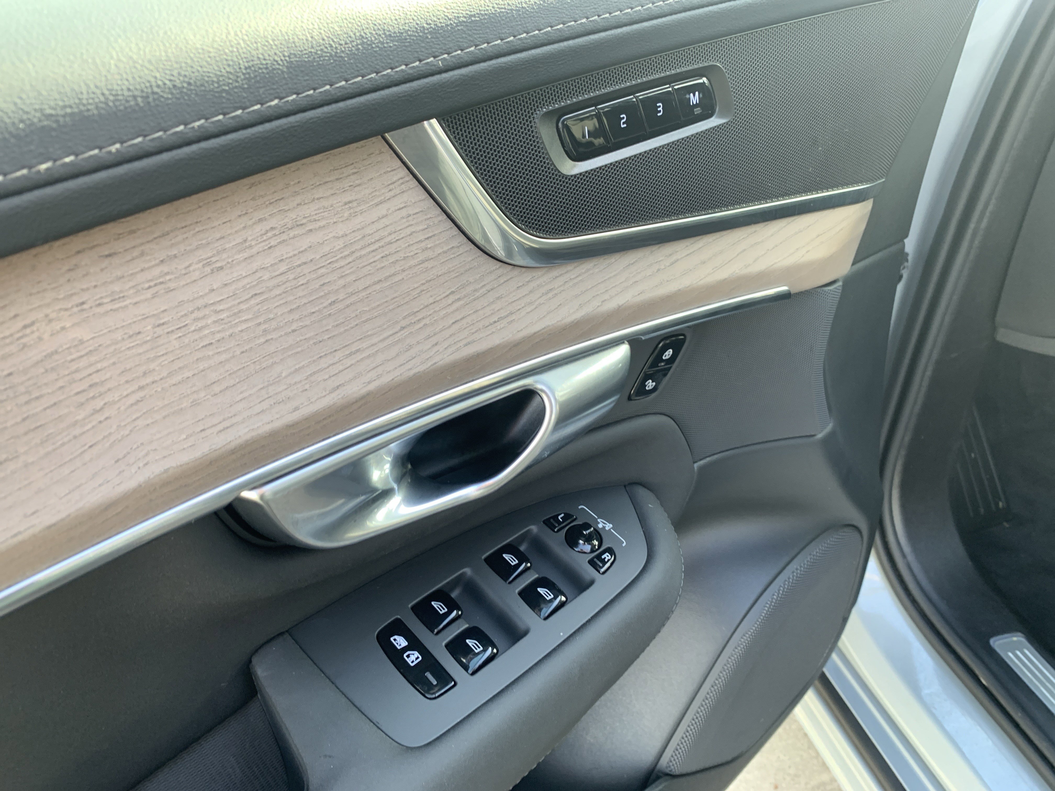 Used 2025 Volvo XC90 B6 Plus image 15