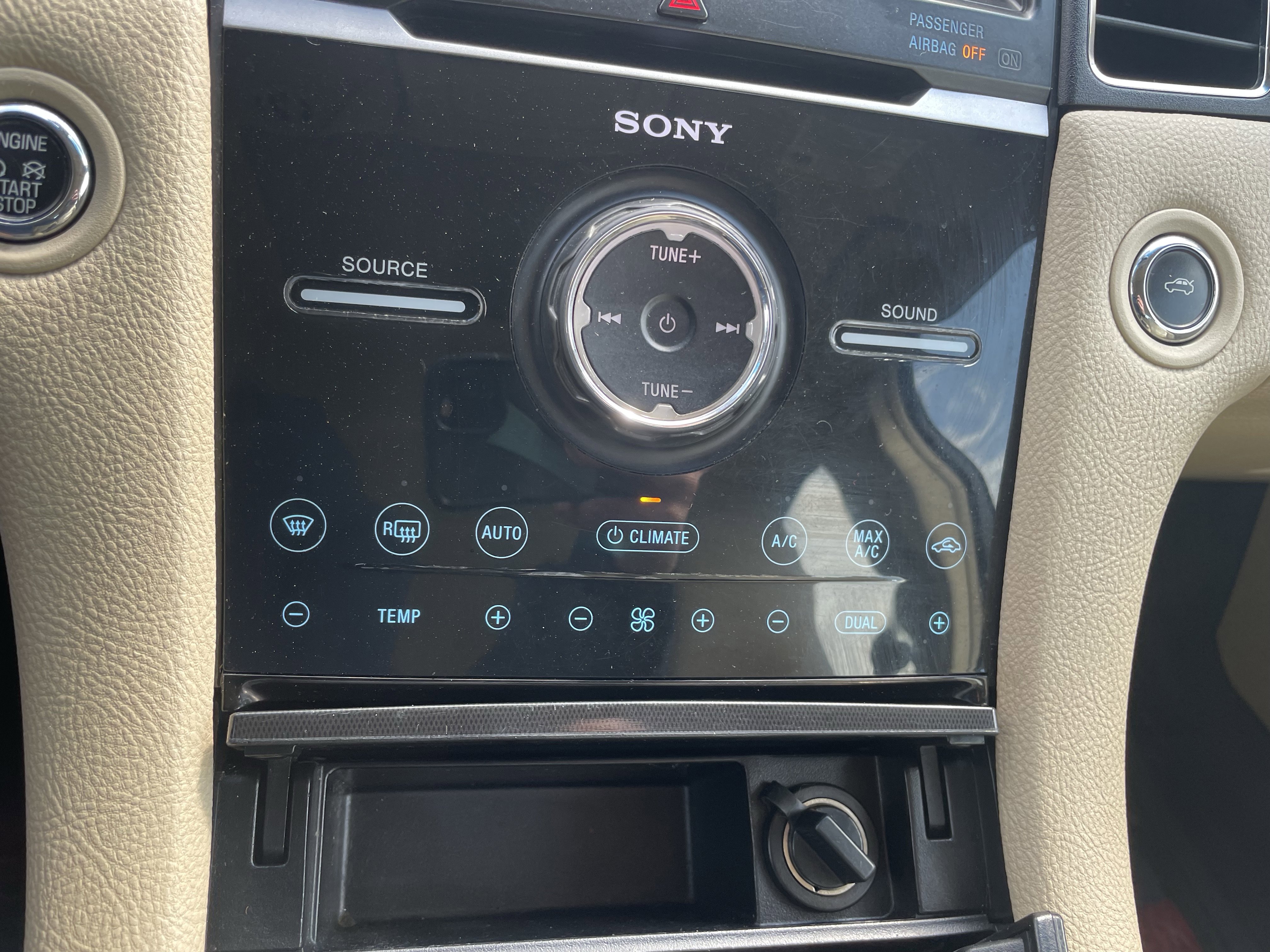 Used 2013 Ford Taurus Limited FWD image 21