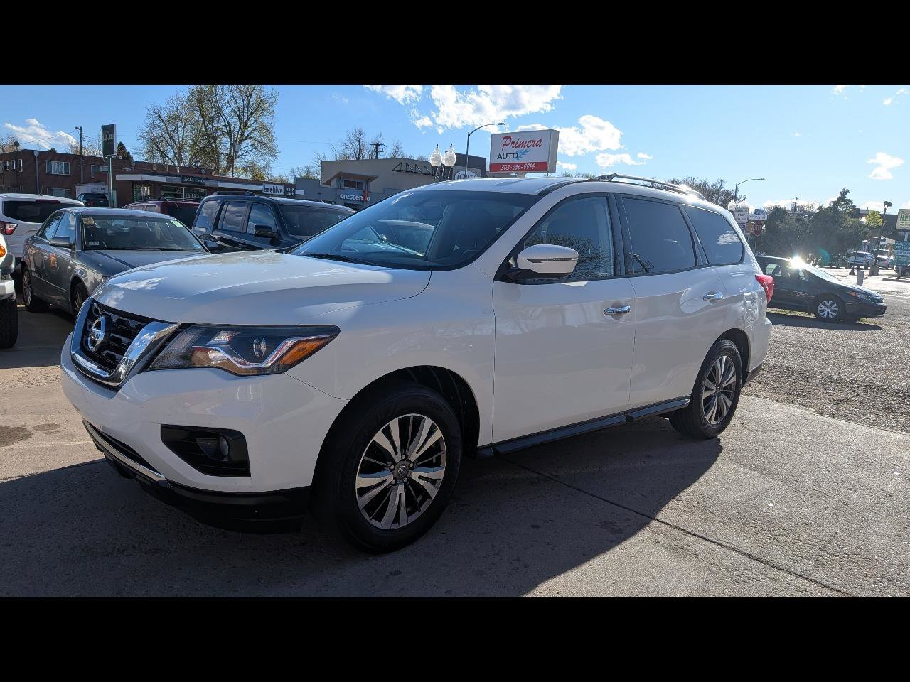 Used 2019 Nissan Pathfinder SV FWD image 1