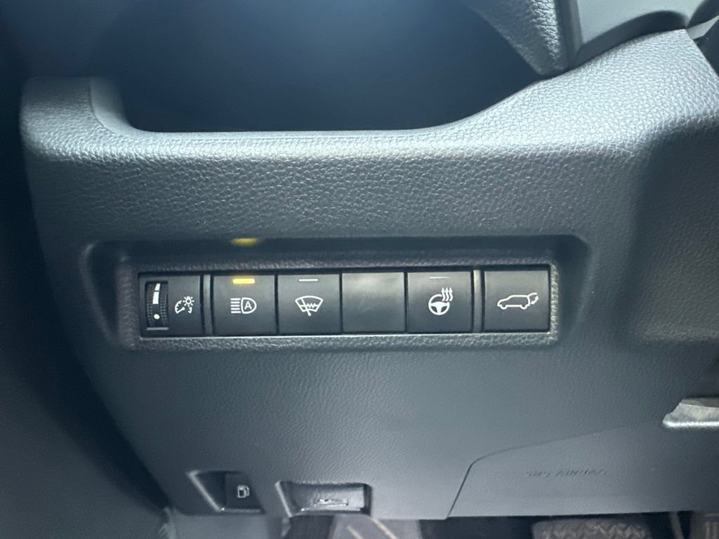 Used 2022 Toyota RAV4 XLE Premium AWD/4WD image 19
