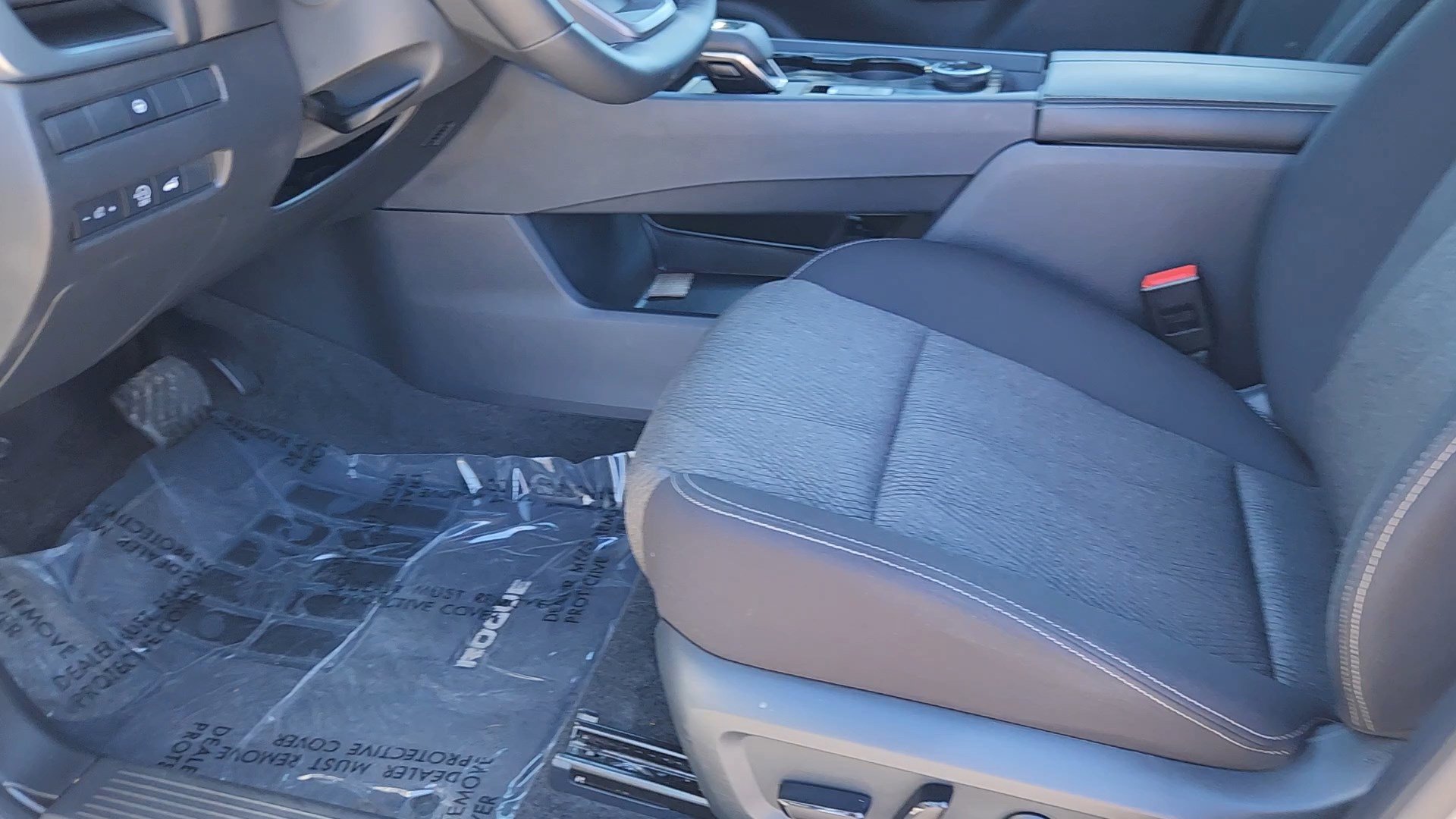 Used 2025 Nissan Rogue SV image 29