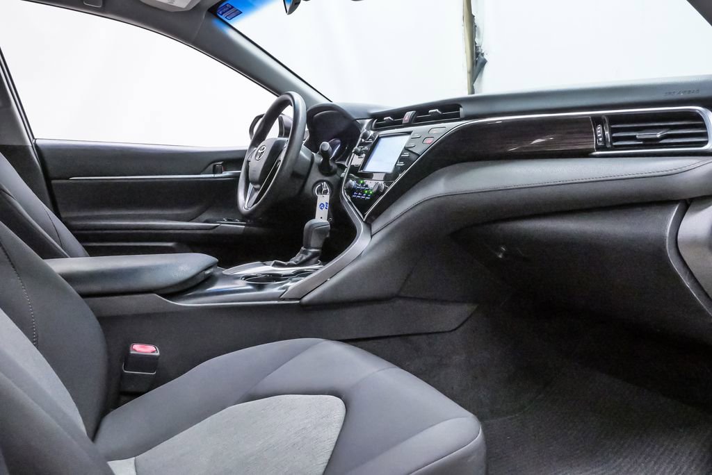 Used 2018 Toyota Camry LE image 12