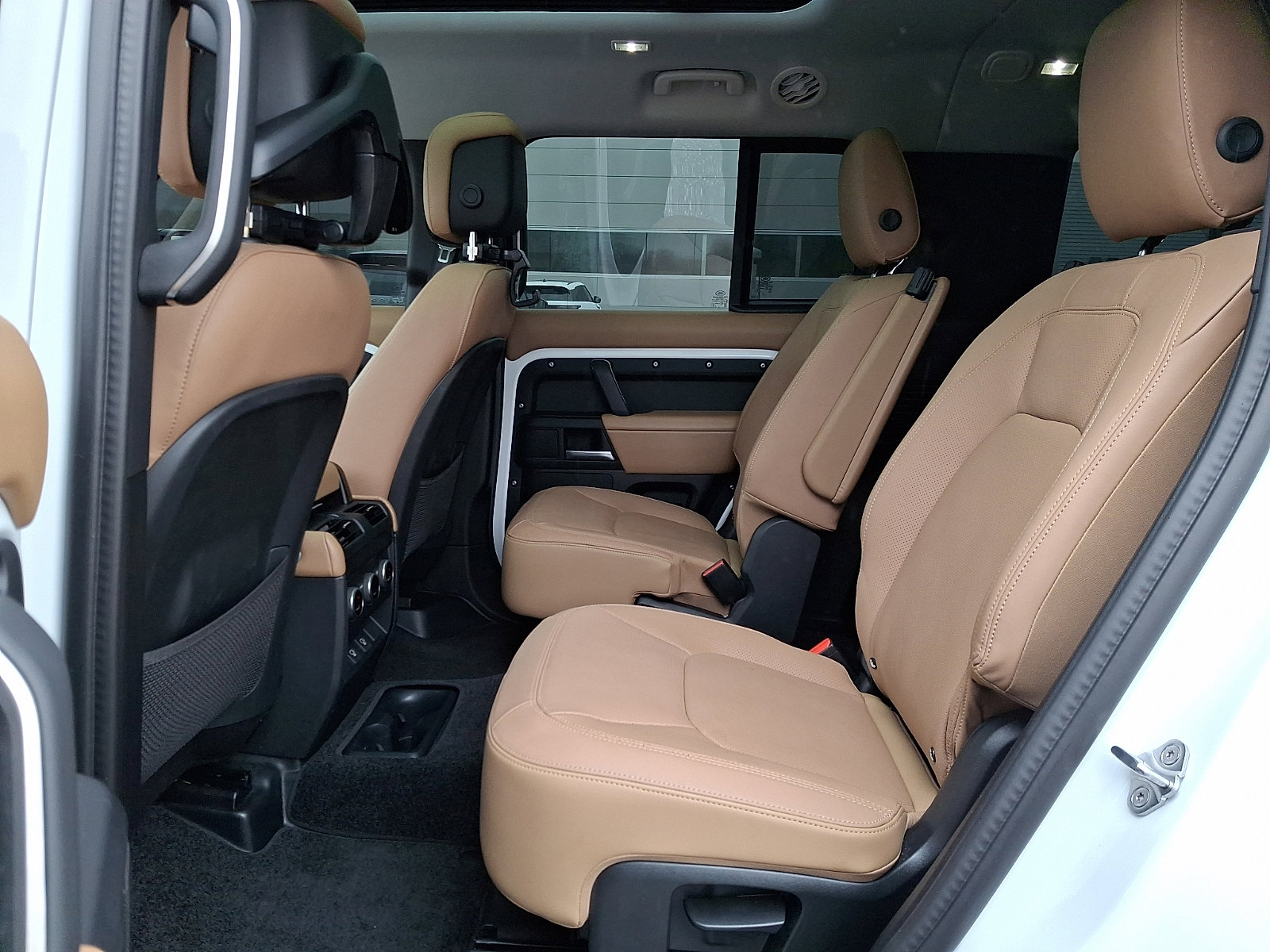 Used 2025 Land Rover Defender 130 S image 10