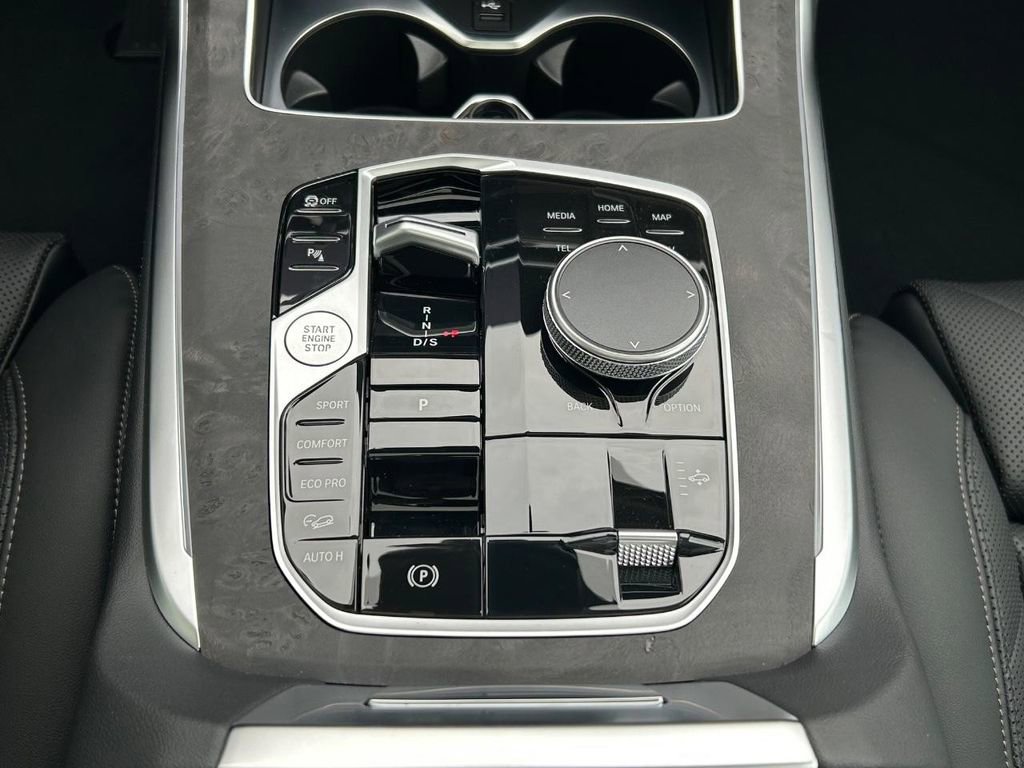 New 2025 BMW X7 xDrive40i image 8