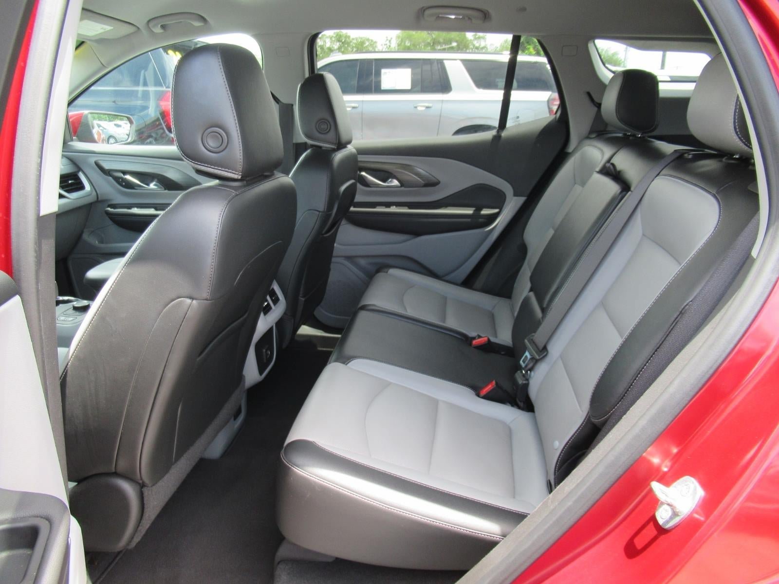 Used 2022 GMC Terrain SLT FWD image 32