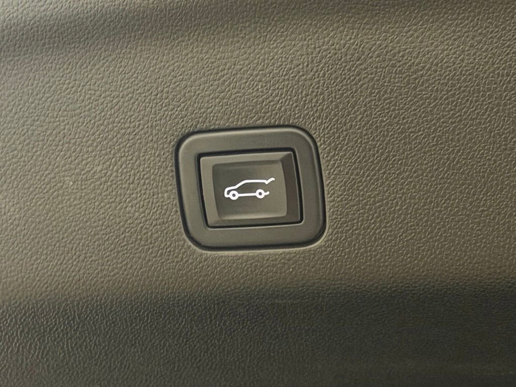 Certified 2022 GMC Yukon XL Denali AWD/4WD image 20