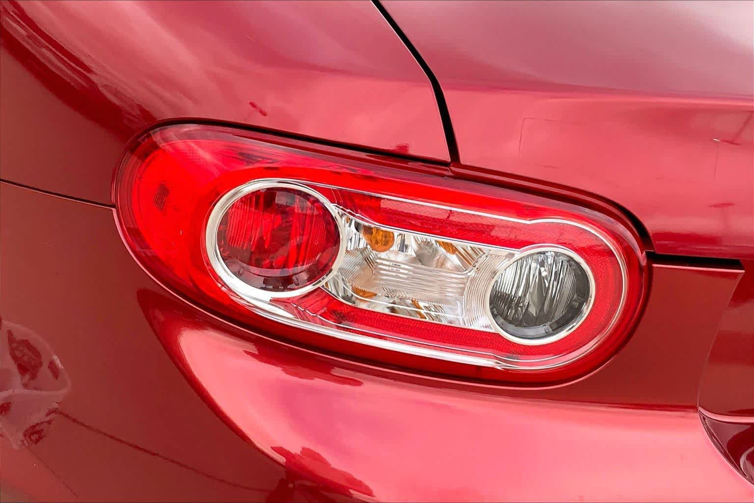 Used 2015 MAZDA MX-5 Miata Grand Touring w/ Premium Package RWD image 28