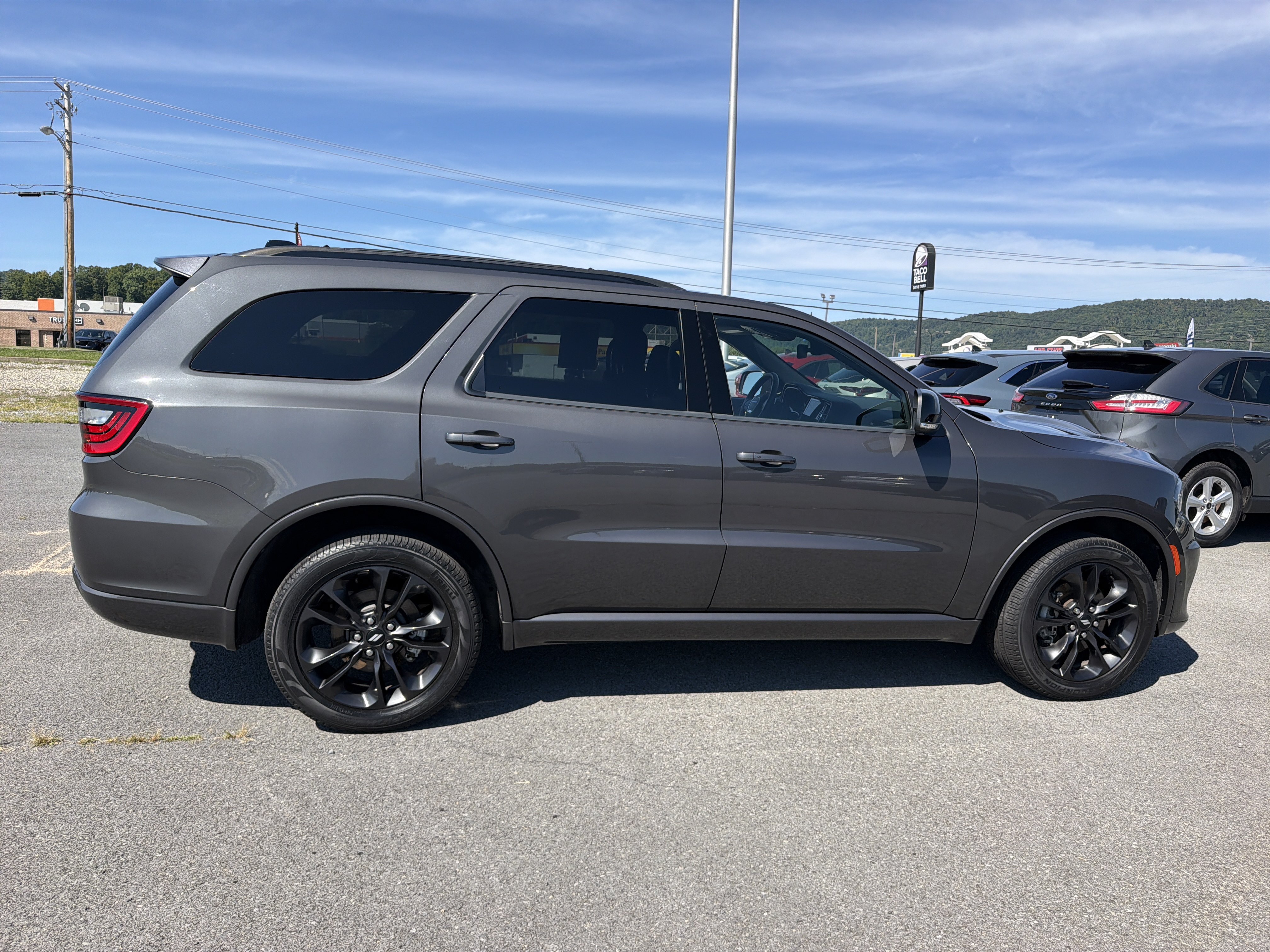 Used 2025 Dodge Durango GT AWD/4WD image 3