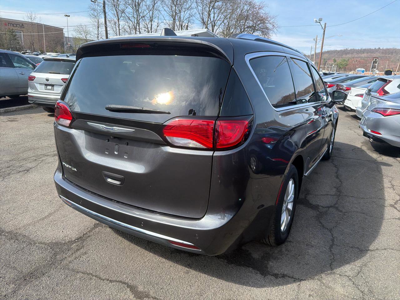 Used 2019 Chrysler Pacifica Touring-L FWD image 6