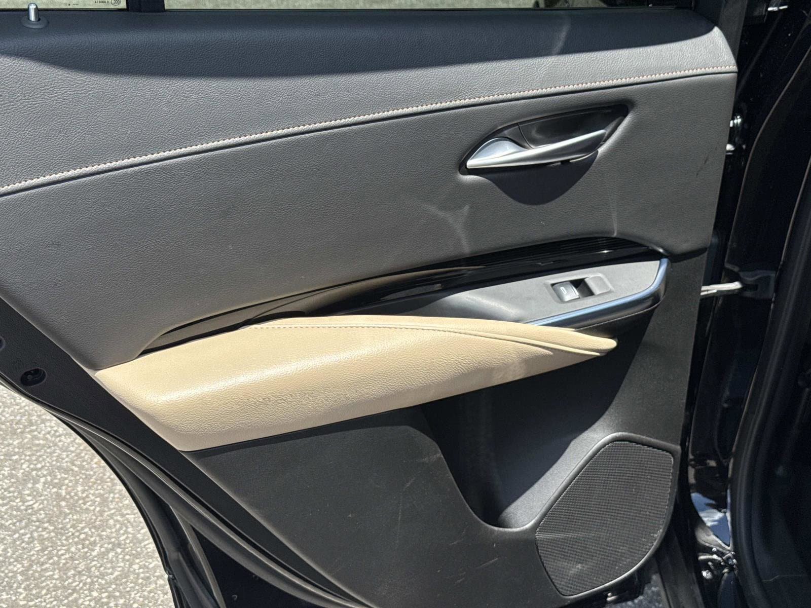 Used 2024 Cadillac XT4 Luxury w/ Cold Weather Package FWD image 12