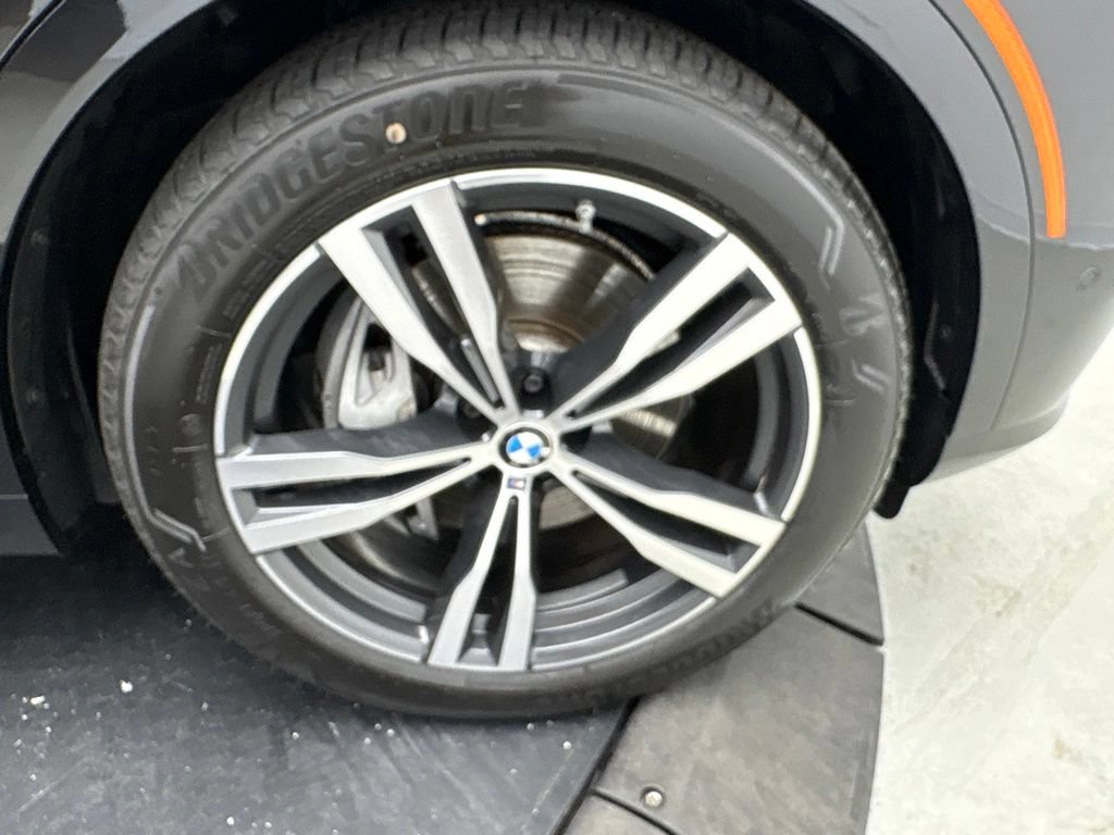 Used 2024 BMW X7 xDrive40i w/ M Sport Package AWD/4WD image 18