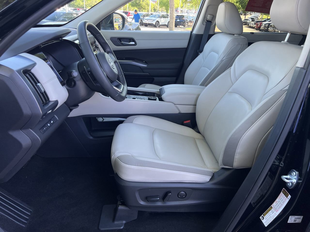 Certified 2025 Nissan Pathfinder SL image 21