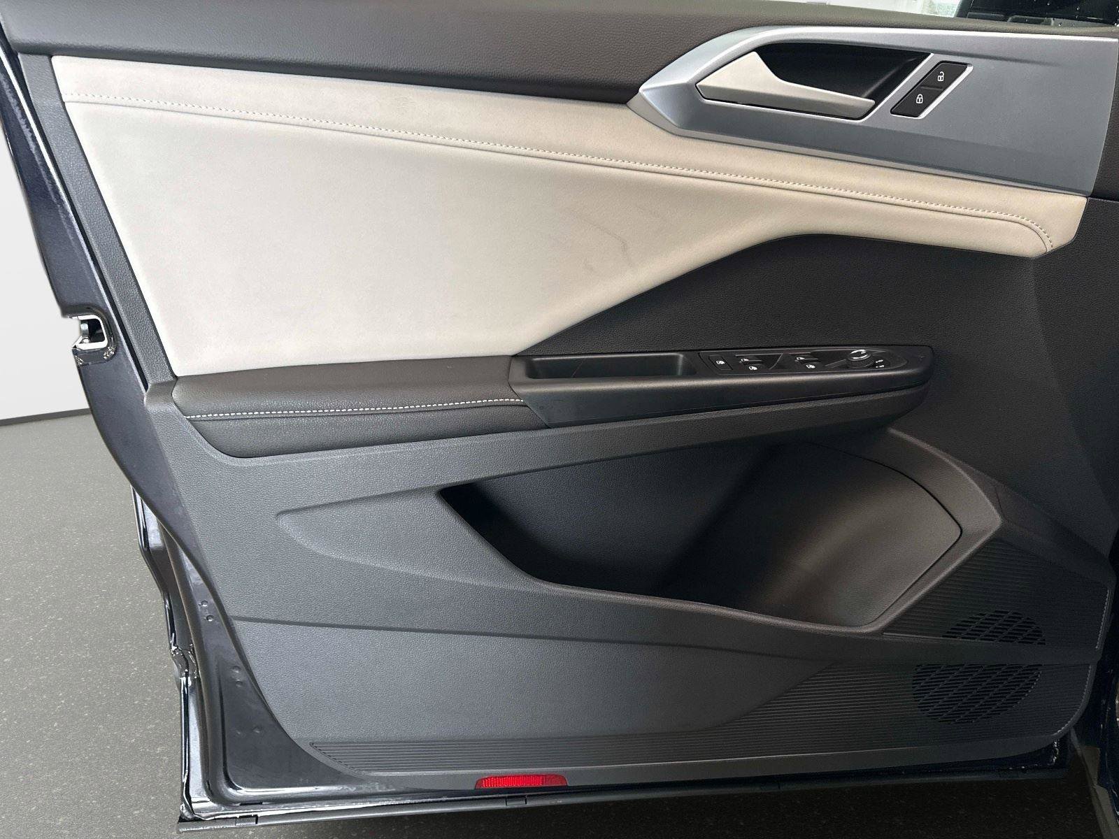 New 2026 Volkswagen Taos SE image 17