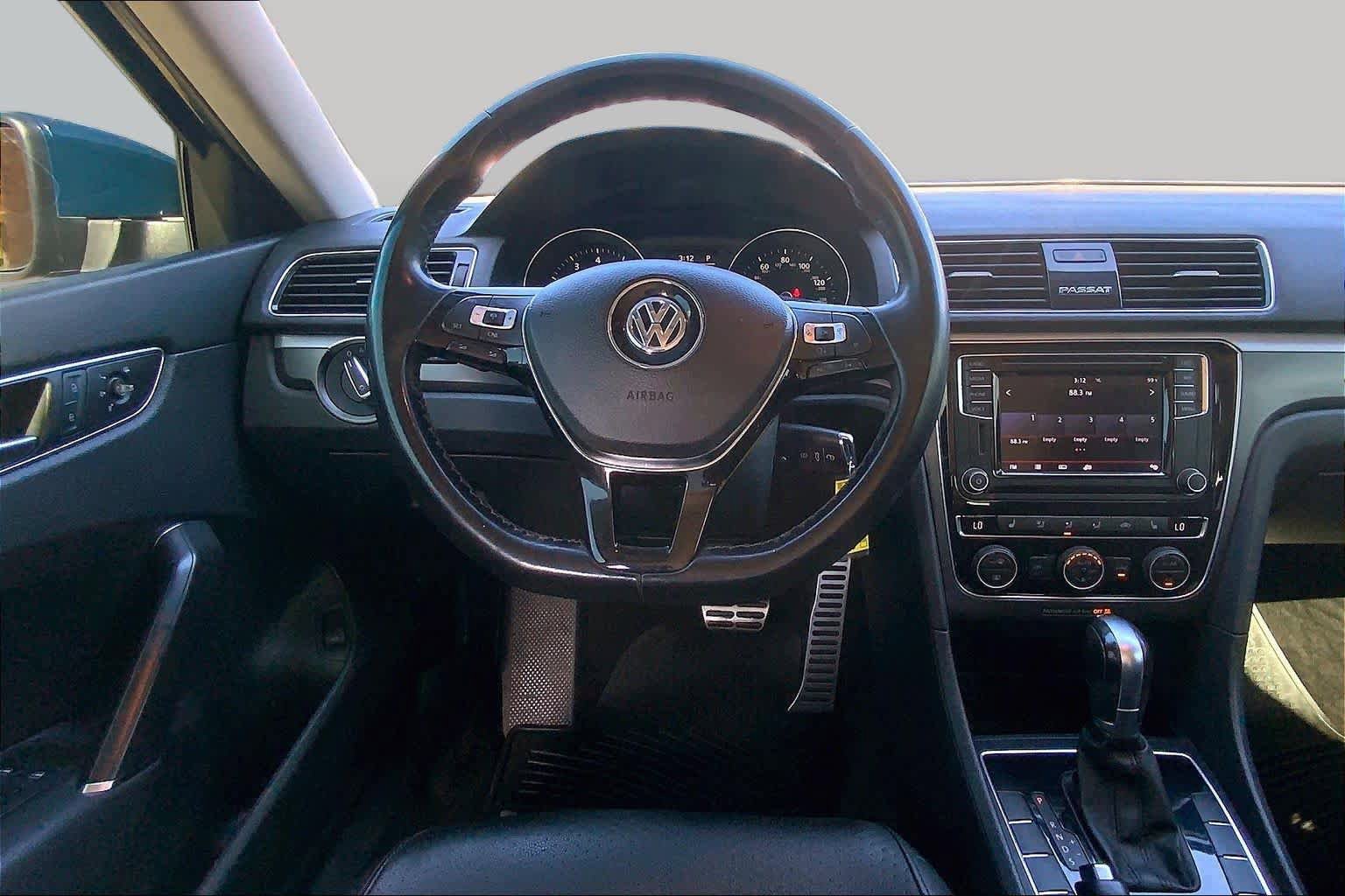 Used 2018 Volkswagen Passat 2.0T R-Line FWD image 6