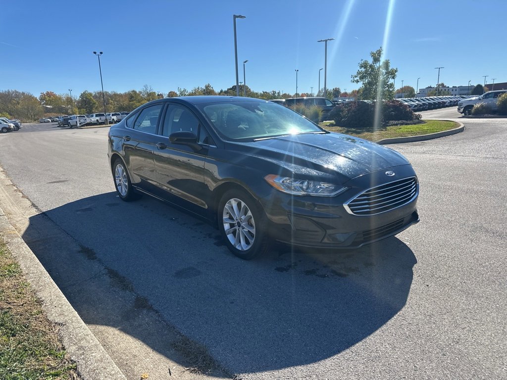 Used 2020 Ford Fusion SE image 3