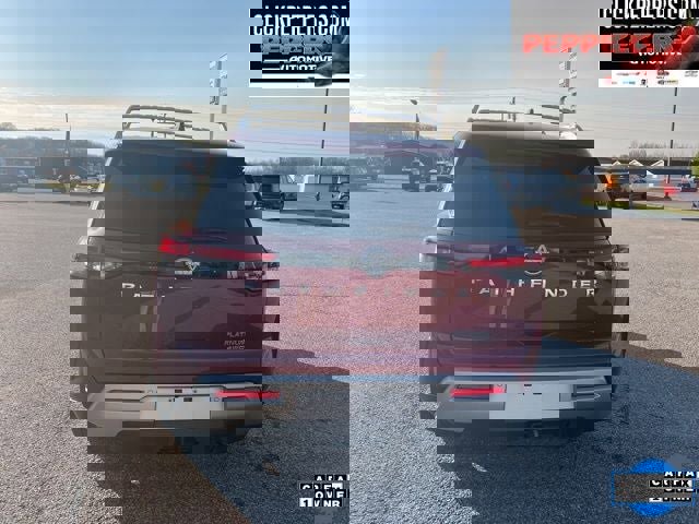 Used 2024 Nissan Pathfinder Platinum w/ Cargo Package image 4