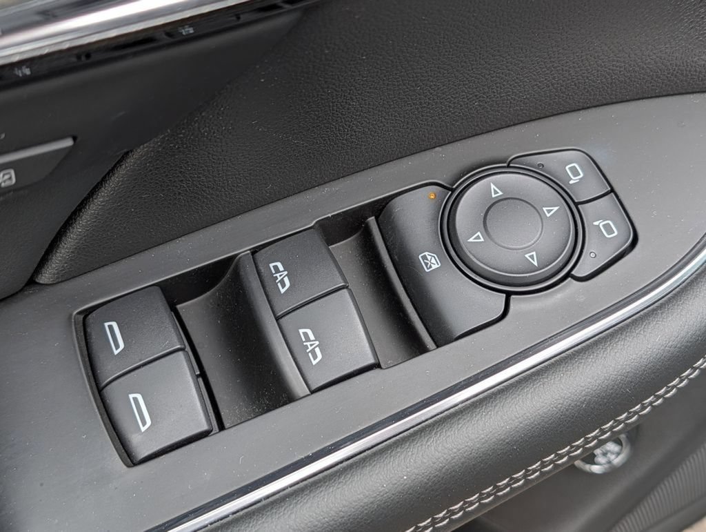 Used 2023 Buick Envision Essence AWD/4WD image 32