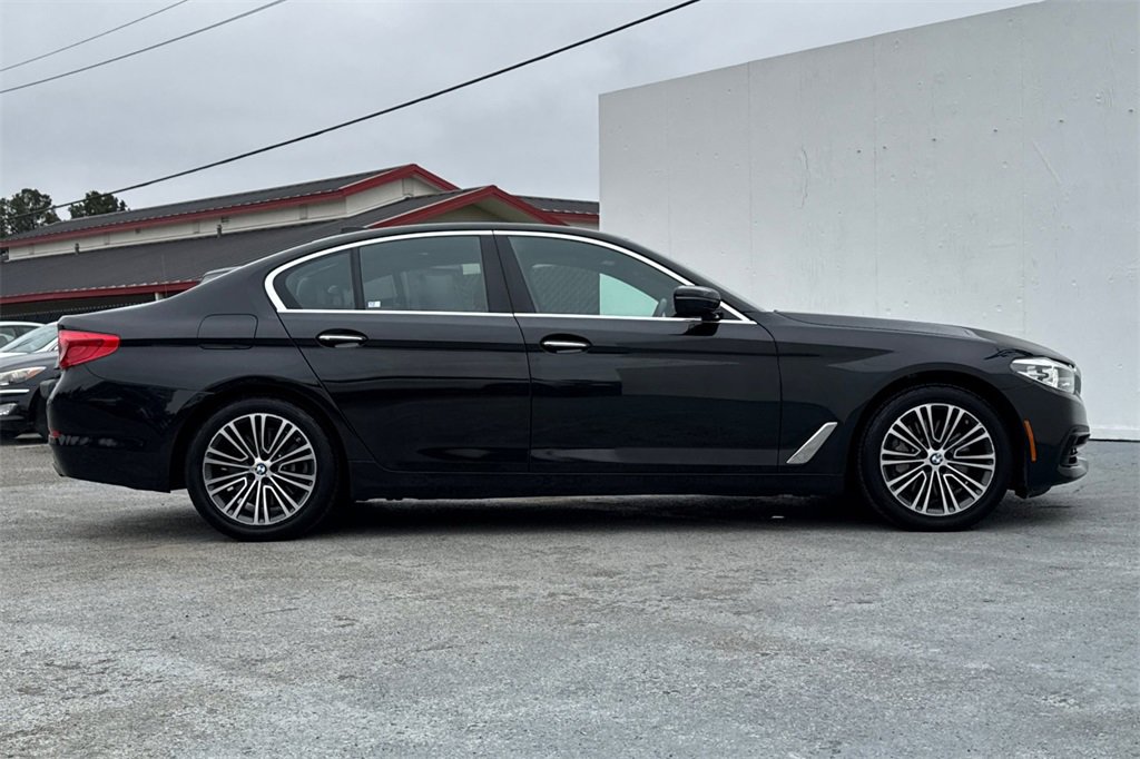 Used 2018 BMW 540i image 2