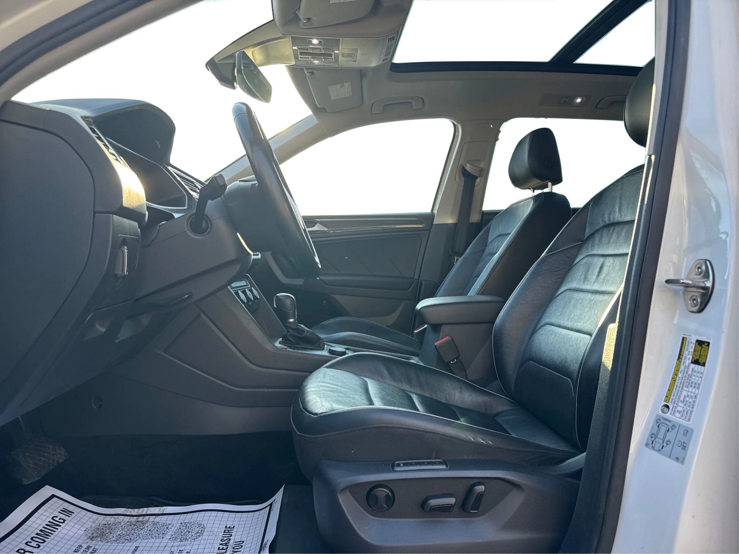 Used 2018 Volkswagen Tiguan SEL Premium image 11