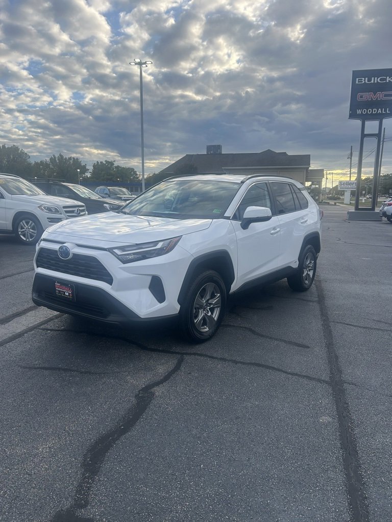 Used 2024 Toyota RAV4 XLE image 1