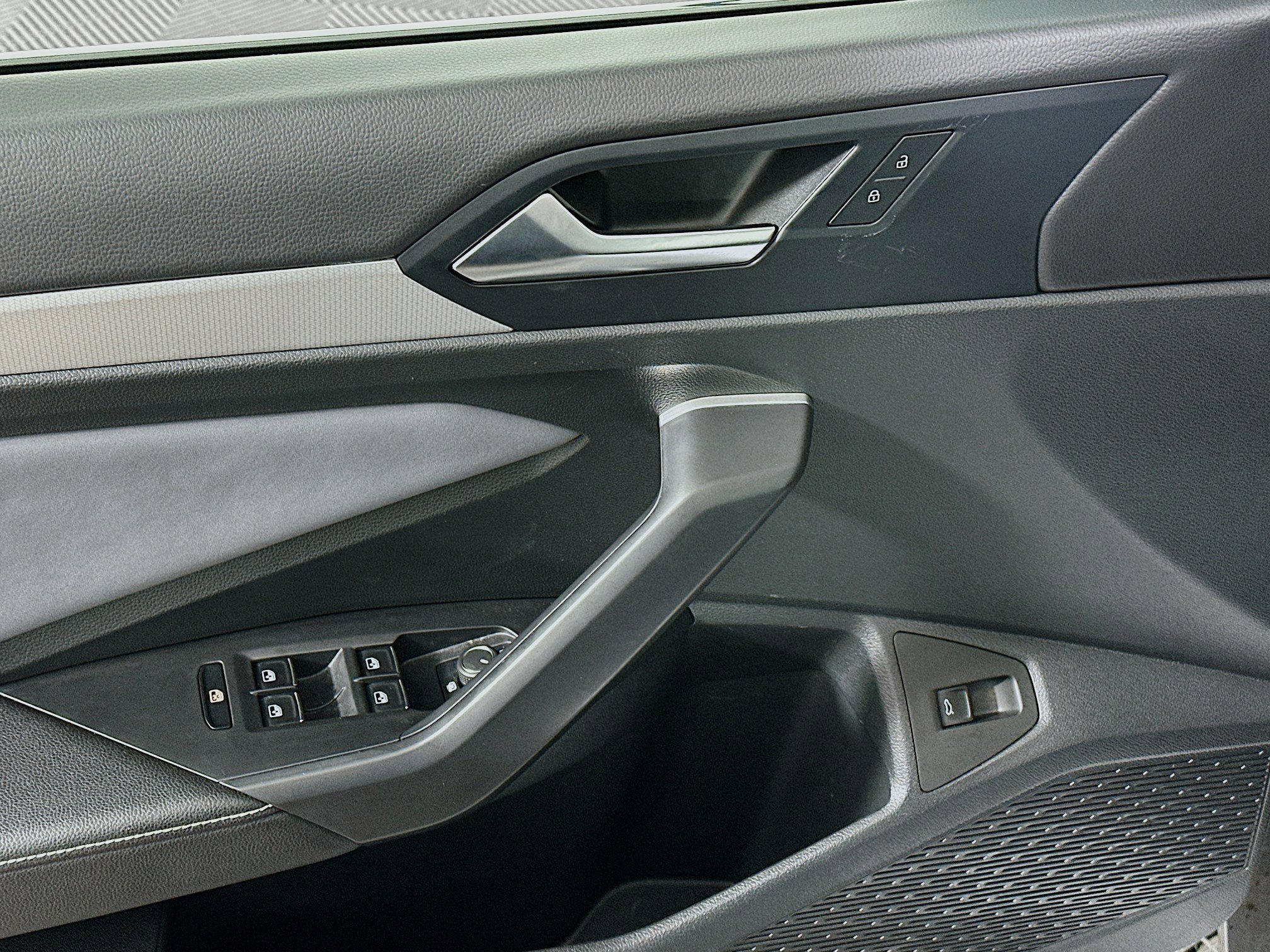 Used 2025 Volkswagen Jetta SE image 15